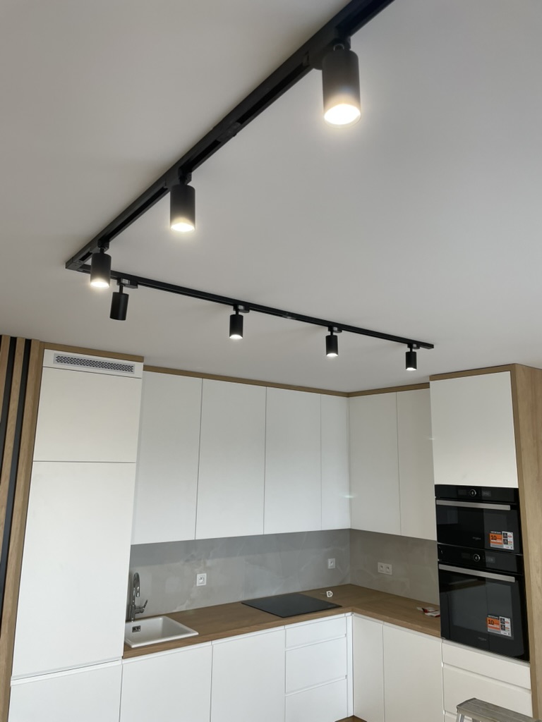 Montaż oświetlenia 19 z 20 | ElektroDaW Zaniemyśl