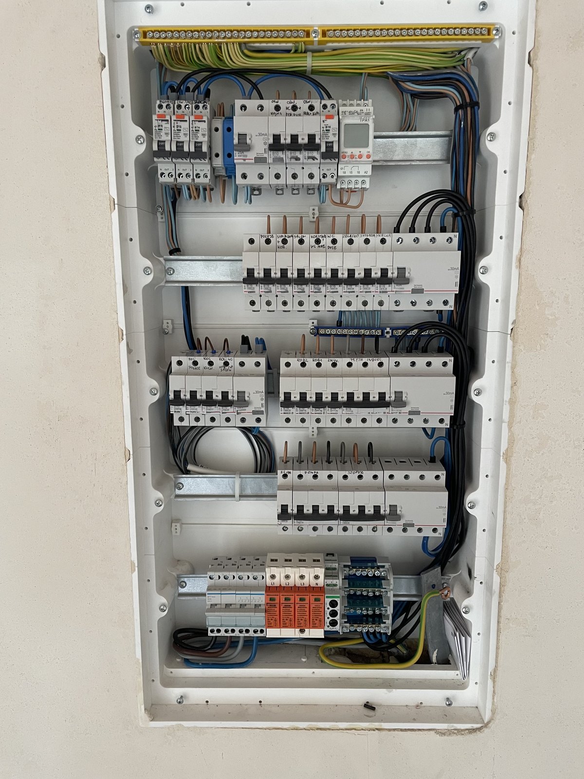 Rozdzielnice elektryczne - IMG 14 z 36 | ElektroDaW Zaniemyśl