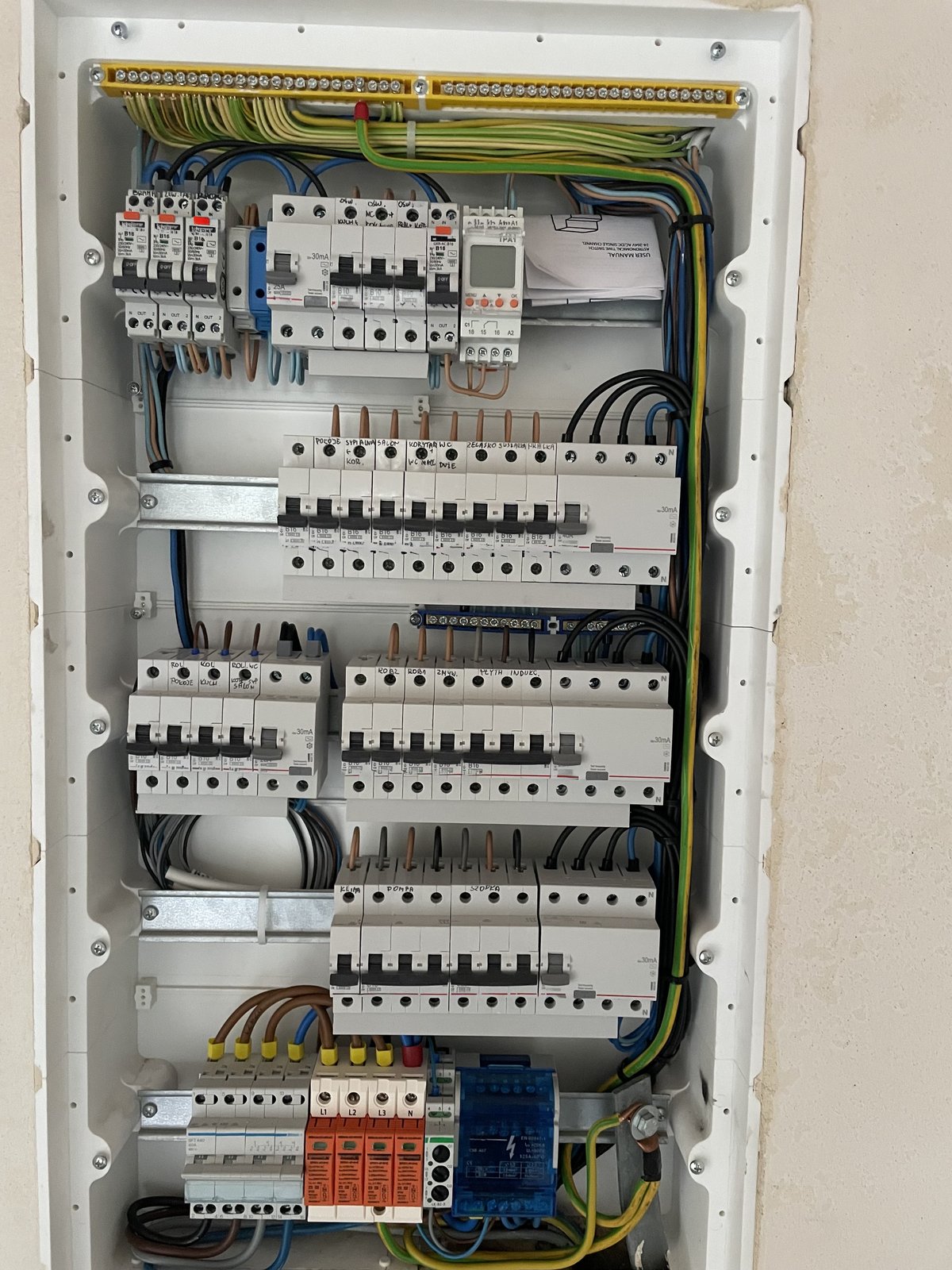 Rozdzielnice elektryczne - IMG 11 z 36 | ElektroDaW Zaniemyśl