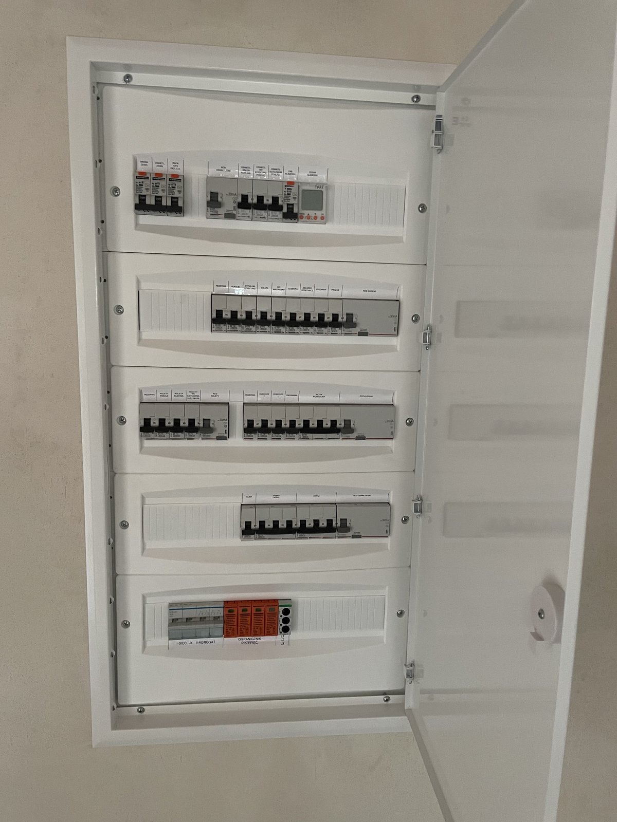 Rozdzielnice elektryczne - IMG 18 z 36 | ElektroDaW Zaniemyśl