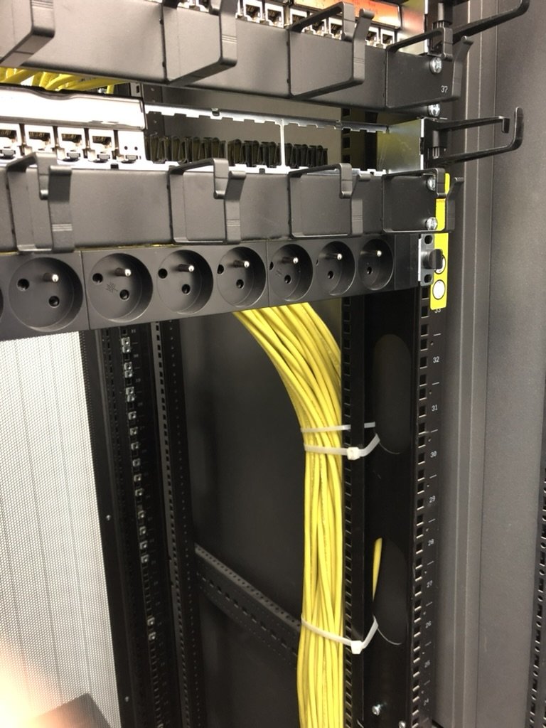 Sieć LAN i szafy Rack 9 z 21 | ElektroDaW Zaniemyśl