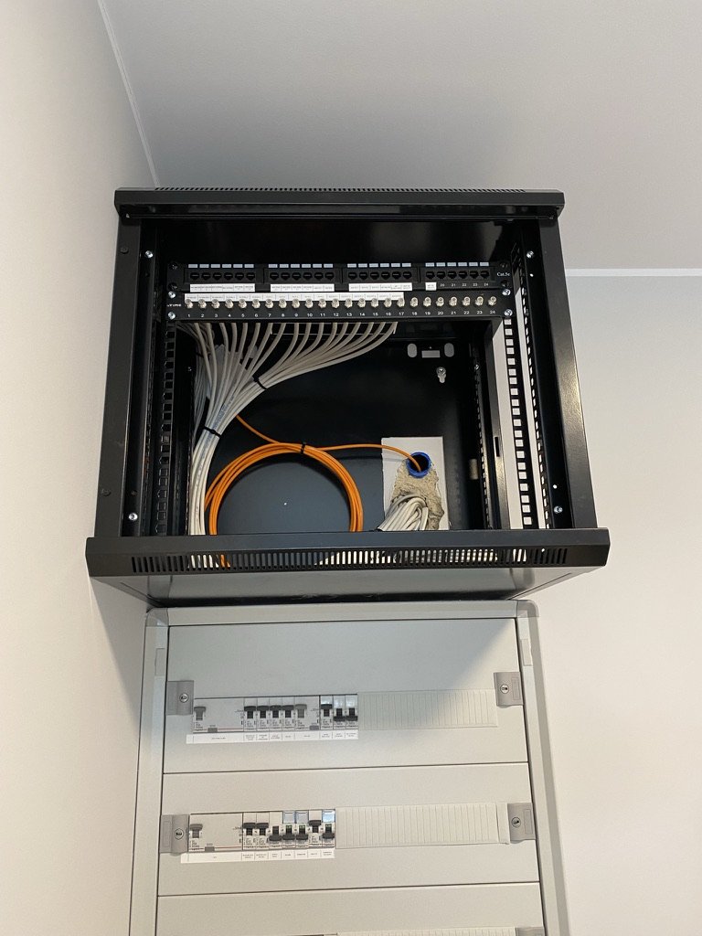 Sieć LAN i szafy Rack 20 z 21 | ElektroDaW Zaniemyśl